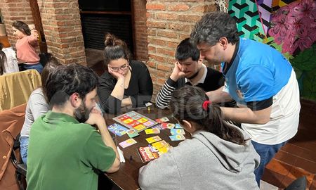 Cofradía Lúdica: el grupo de amigos que rescata la importancia de los juegos después de la niñez Cofradía Lúdica: el grupo de amigos que rescata la importancia de los juegos después de la niñez