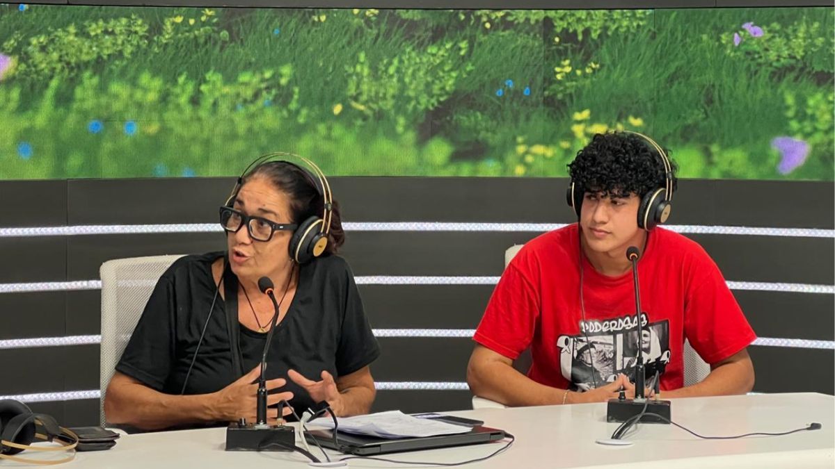 Claudia "la negra" Albornoz junto a Lucas Villarreal, referentes de la organizaci&oacute;n social La Poderosa y Juventud Poderosa.