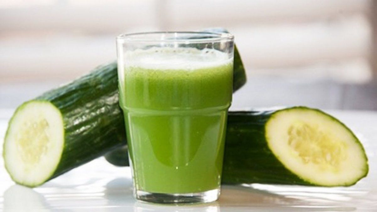Jugo de piña y pepino: refrescante y perfecto para aliviar la hinchazón.
