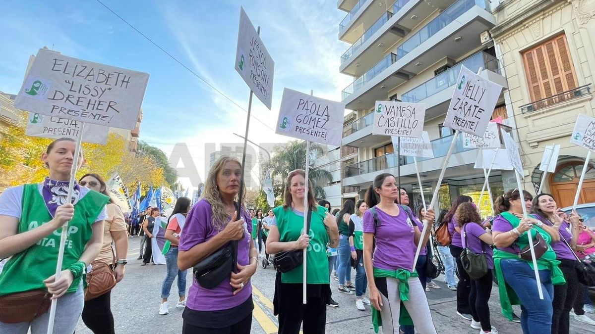 “Nos vemos el lunes en la Plaza del Soldado, para marchar unides contra el hambre, la violencia y la represión de Javier Milei y sus cómplices", aseguran desde Ni Una Menos. “Nos vemos el lunes en la Plaza del Soldado, para marchar unides contra el hambre, la violencia y la represión de Javier Milei y sus cómplices", aseguran desde Ni Una Menos.