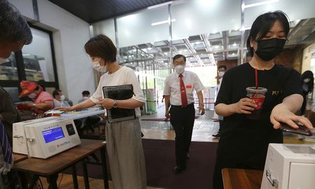 Beijing no registró nuevos casos de coronavirus y son 8 los confirmados en las últimas 24 horas en China. Beijing no registró nuevos casos de coronavirus y son 8 los confirmados en las últimas 24 horas en China.