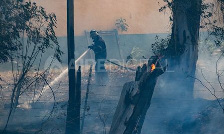 Los trabajadores que combaten los incendios forestales en más de 12 provincias argentinas recibirán un bono de $10.000. Los trabajadores que combaten los incendios forestales en más de 12 provincias argentinas recibirán un bono de $10.000.