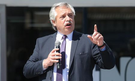 El presidente Alberto Fernández se solidarizó este lunes con el juez de la Corte Suprema Ricardo Lorenzetti por el escrache que sufrió en su casa en la ciudad santafesina de Rafaela El presidente Alberto Fernández se solidarizó este lunes con el juez de la Corte Suprema Ricardo Lorenzetti por el escrache que sufrió en su casa en la ciudad santafesina de Rafaela