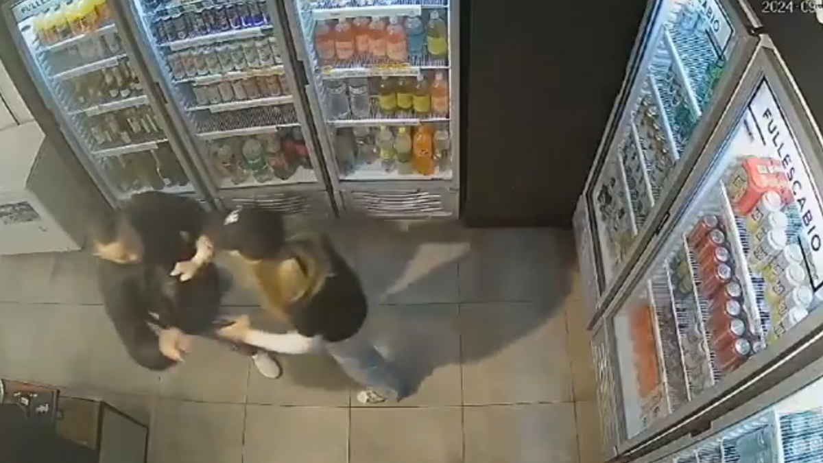 Video: un hombre intentó abusar de la empleada en un local de Buenos Aires.&nbsp;