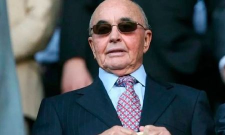 Joe Lewis está acusado de corrupción corporativa. Joe Lewis está acusado de corrupción corporativa.