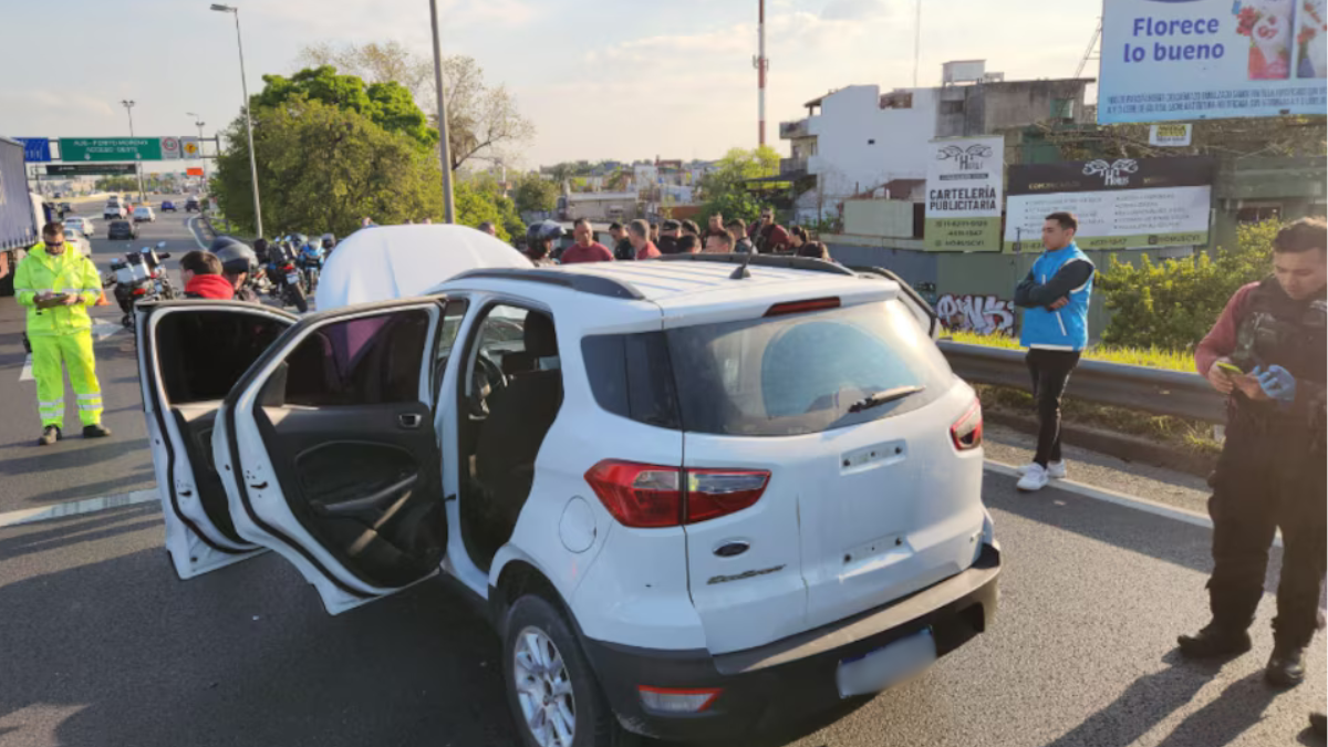 El auto tenía denuncia de robo, fecha del 24 de mayo. El auto tenía denuncia de robo, fecha del 24 de mayo.