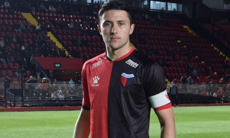 Facundo Garcés culminó con un golpe en su rodilla derecha el clásico frente a Unión y aguardan los estudios para determinar el grado de la lesión. Facundo Garcés culminó con un golpe en su rodilla derecha el clásico frente a Unión y aguardan los estudios para determinar el grado de la lesión.