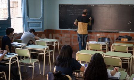 Javier Milei propone que los docentes revaliden conocimientos cada cinco años. Javier Milei propone que los docentes revaliden conocimientos cada cinco años.