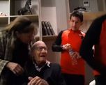 La emotiva sorpresa a Julio Kreczman, el hincha de Colón que festejó sus 101 años: Papá, está El Pulga atrás tuyo La emotiva sorpresa a Julio Kreczman, el hincha de Colón que festejó sus 101 años: Papá, está El Pulga atrás tuyo