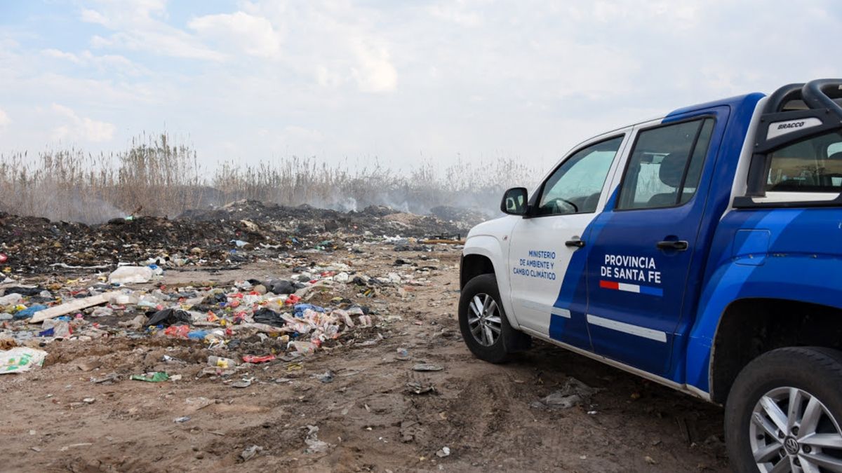 El gobierno provincial intervino el basural de Coronda ya que el Municipio no presentó el plan de mitigación del mismo.&nbsp;