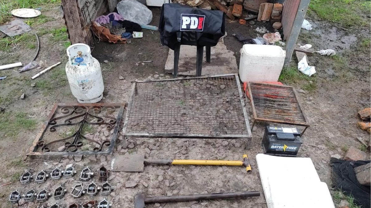 Allanamiento por abigeato y otros robos en Cayastacito: secuestraron varios elementos y detuvieron a un hombre Allanamiento por abigeato y otros robos en Cayastacito: secuestraron varios elementos y detuvieron a un hombre