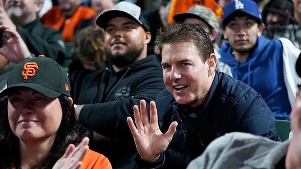 La nueva aparición de Tom Cruise disparó teorías sobre retoques cosméticos.