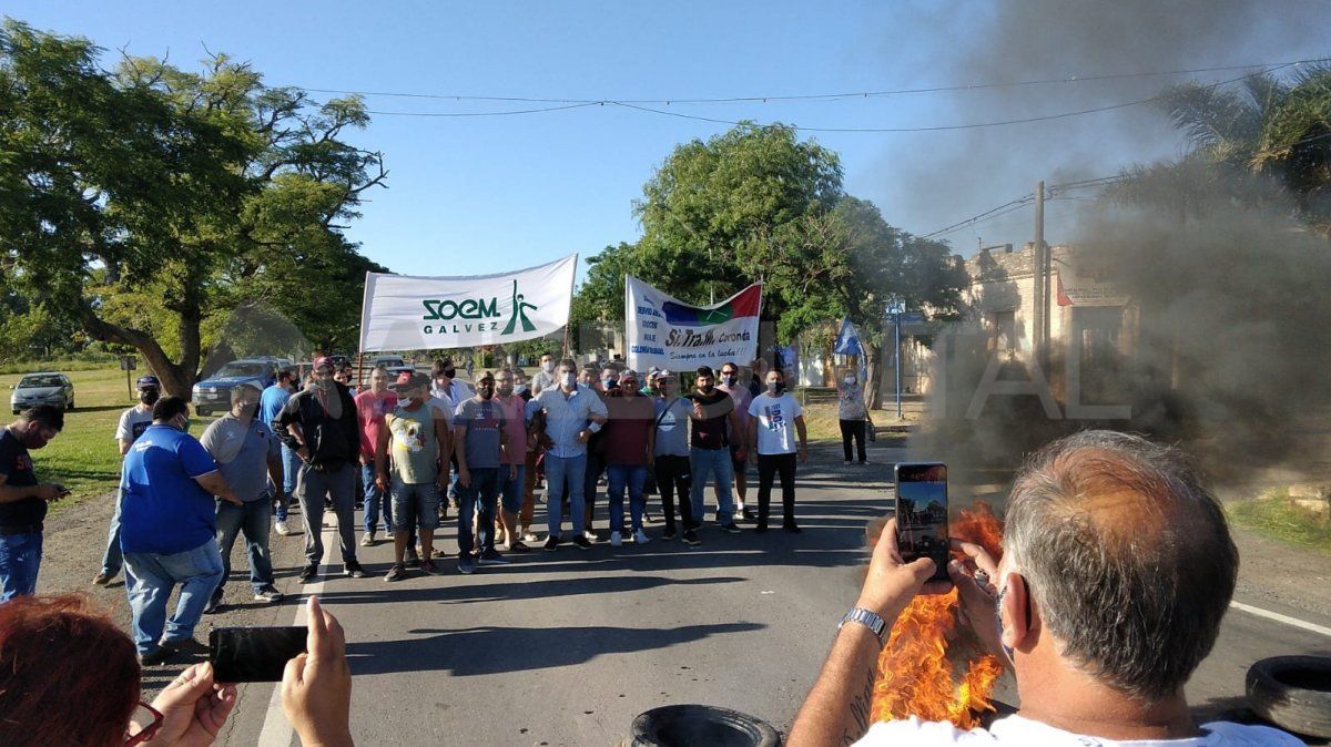Manifestaciones y corte de ruta 11 por despidos a trabajadores de San Fabián.&nbsp;