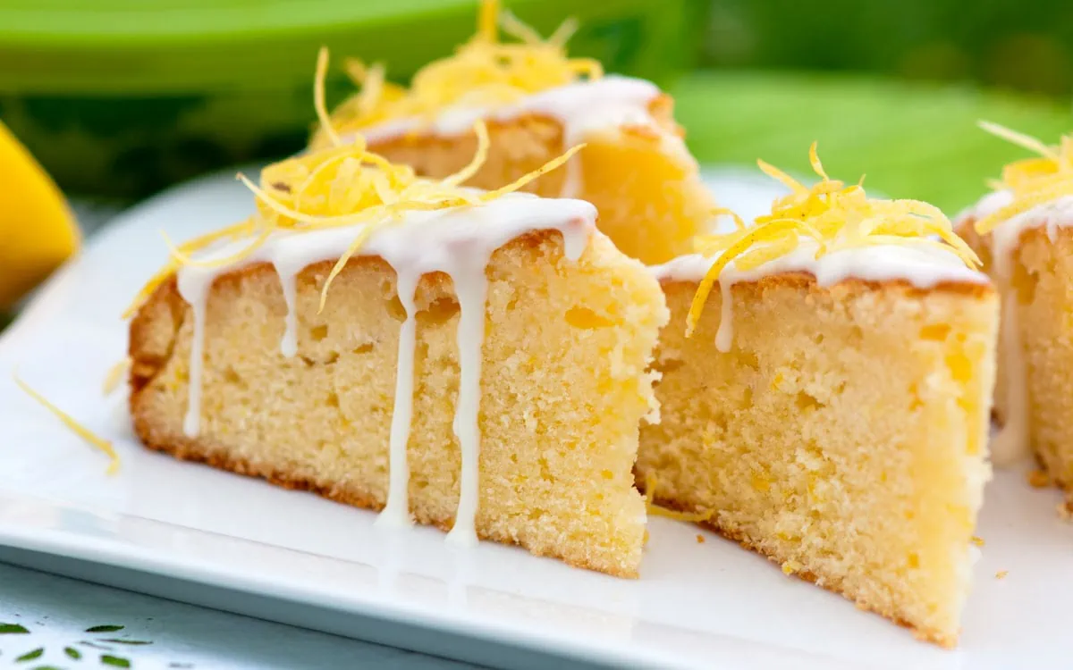 El bizcochuelo de limón es una excelente opción para acompañar los mates de la merienda. El bizcochuelo de limón es una excelente opción para acompañar los mates de la merienda.