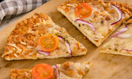 Cómo hacer pizza con base de pollo: la receta keto y gluten free Cómo hacer pizza con base de pollo: la receta keto y gluten free