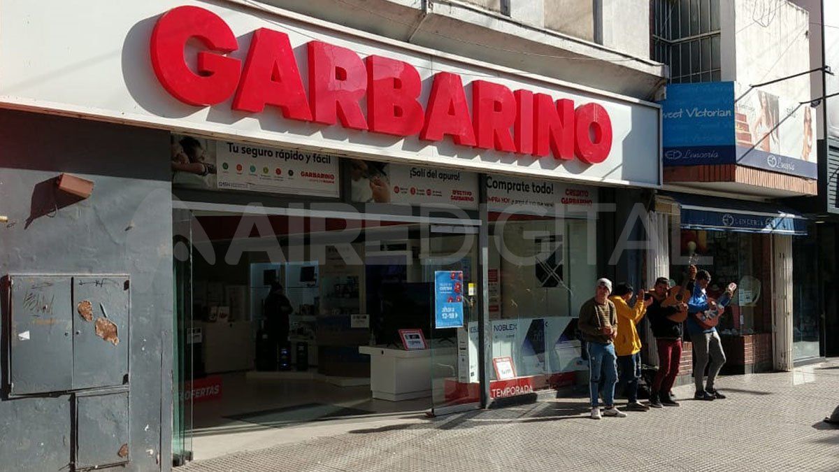 Los locales ubicados sobre Avenida Cabildo, la calle Uruguay y en el barrio de Almagro fueron clausurados y se ordenó, además, su inspección. Los locales ubicados sobre Avenida Cabildo, la calle Uruguay y en el barrio de Almagro fueron clausurados y se ordenó, además, su inspección.