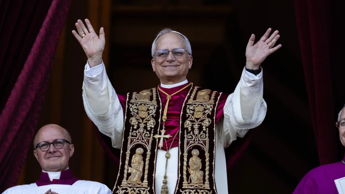 En su primer discurso, el Papa León XIV postuló una Iglesia que construya puentes de paz