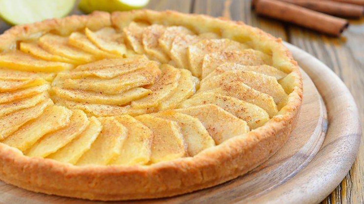 Receta de tarta de manzana sin horno: la rápida y fácil con base de galletas.