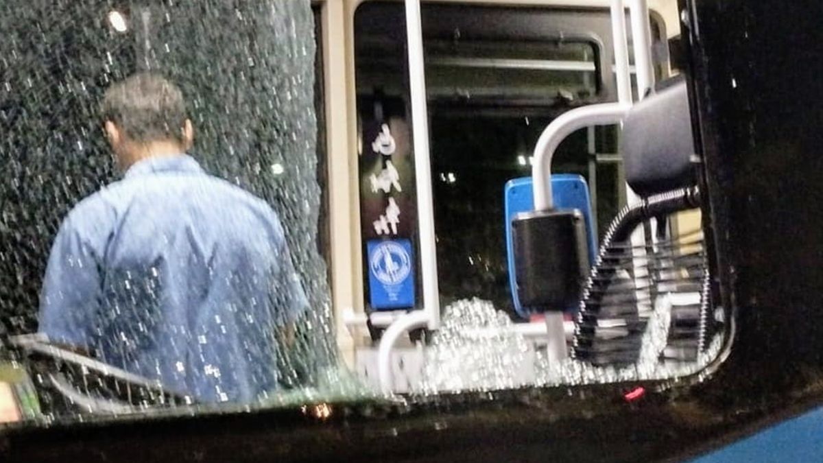 Tres colectivos fueron atacados el lunes por la noche en Rosario. Por ese motivo