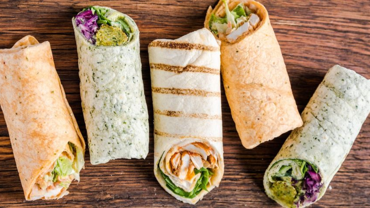 Estos wraps de choclo cremosos son ideales para un almuerzo exprés o una cena liviana. Se pueden personalizar fácilmente agregando pollo desmenuzado