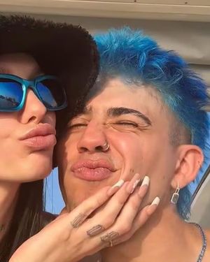 Mientras crecen las versiones de separación, ninguno de los dos artistas confirmó ni desmintió públicamente la situación.