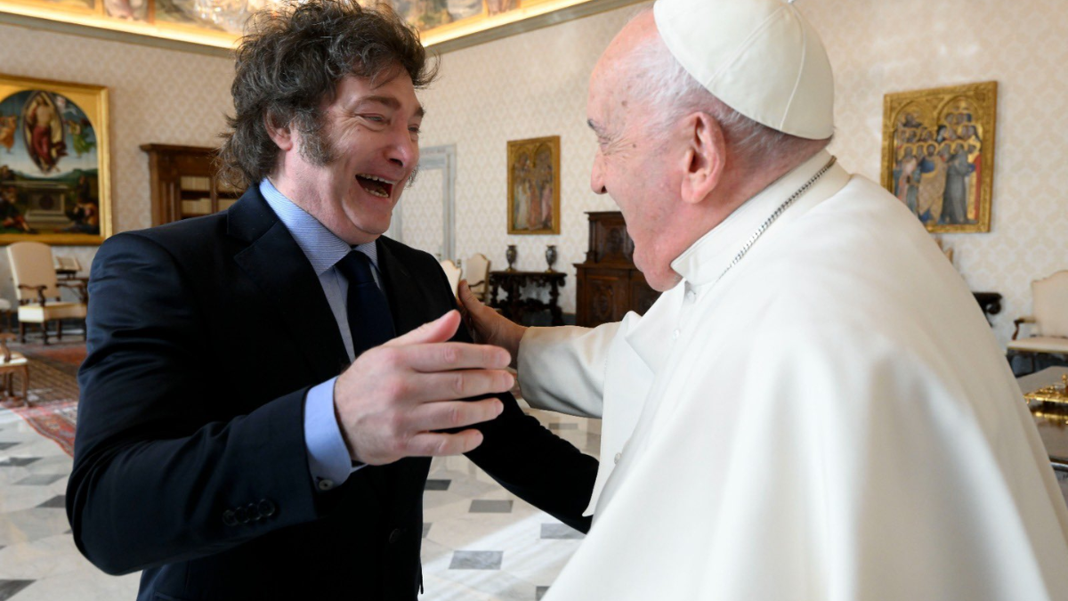 Javier Milei se reunió una hora con el Papa Francisco en el Vaticano.
