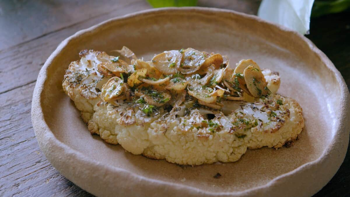Coliflor al horno gratinado con hongos. Coliflor al horno gratinado con hongos.