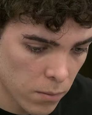 Juanicar abandonó la fiesta de Gran Hermano tras una fuerte discusión y un ataque de angustia. Juanicar abandonó la fiesta de Gran Hermano tras una fuerte discusión y un ataque de angustia.
