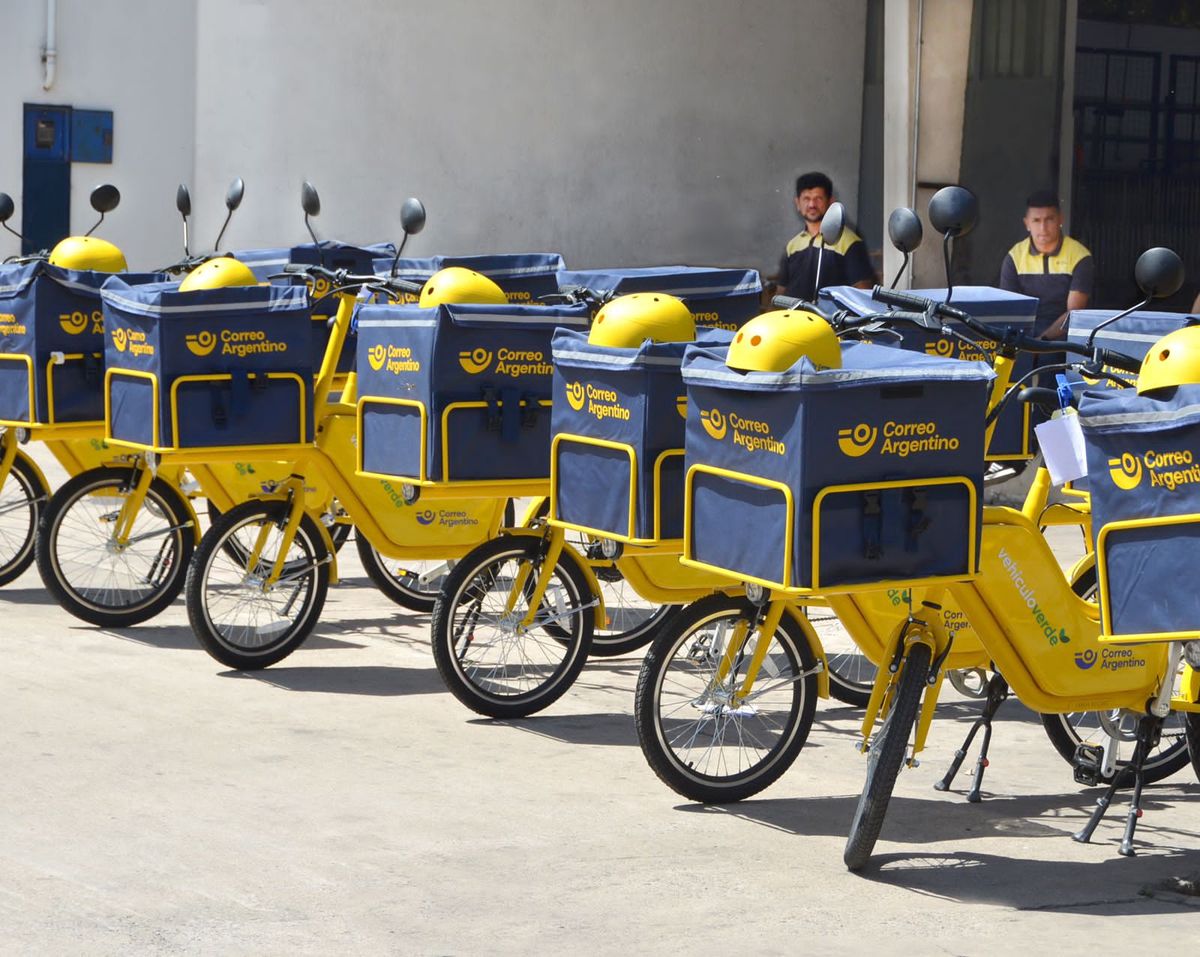 Foecyt Santa Fe recibió vehículos sustentables para la entrega de paquetería.