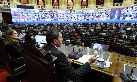 Alberto Fernández firmó el decreto para que el Congresotrate en extraordinarias la modificación del impuesto a las Ganancias Alberto Fernández firmó el decreto para que el Congresotrate en extraordinarias la modificación del impuesto a las Ganancias