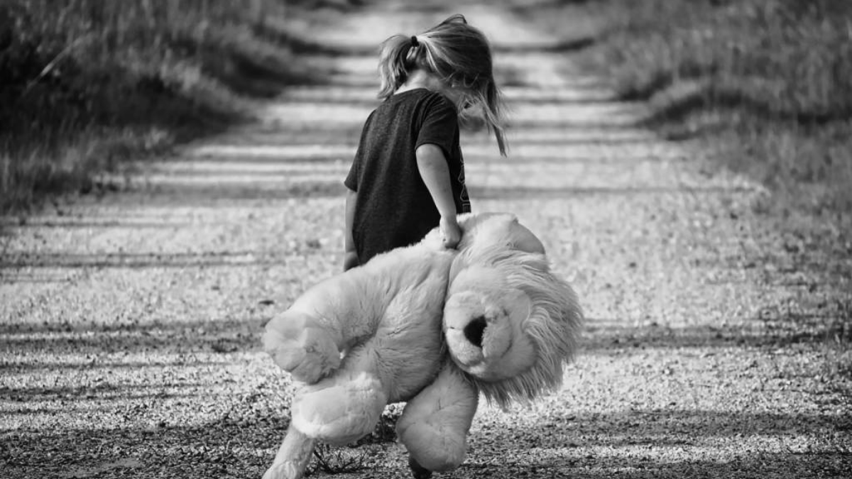 Las marcas de la infancia: cómo la falta de afecto temprano define los vínculos en la adultez. Las marcas de la infancia: cómo la falta de afecto temprano define los vínculos en la adultez.