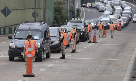 Controles de Gendarmería Nacional en las afueras de la Ciudad de Buenos Aires durante el fin de semana largo de marzo. Controles de Gendarmería Nacional en las afueras de la Ciudad de Buenos Aires durante el fin de semana largo de marzo.