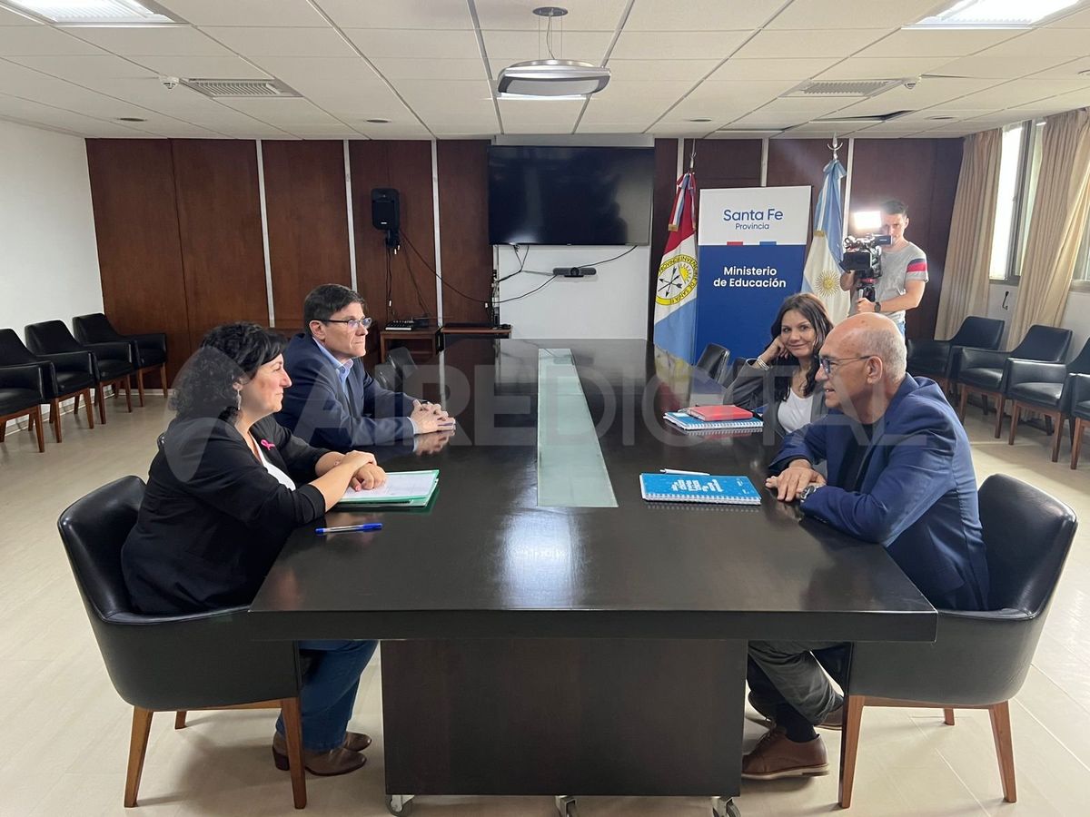 Transición en Santa Fe: los equipos técnicos de Maximiliano Pullaro se reunieron con funcionarios del Ministerio de Educación.