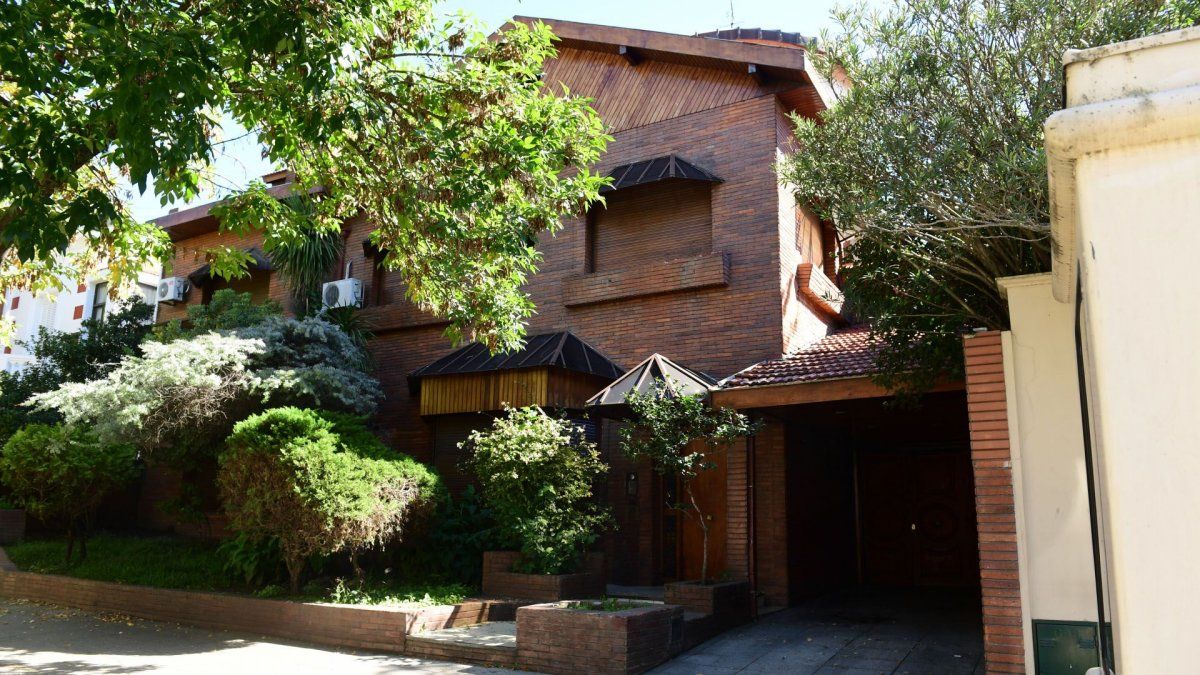 Esta es la casa que Diego Maradona le compr&oacute; a sus padres en el barrio de Villa Devoto.