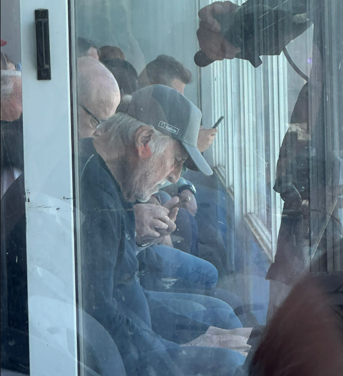 José Vignatti y el resto de los dirigentes presentes en Arsenal vs. Colón. Foto: @MatiLorefice José Vignatti y el resto de los dirigentes presentes en Arsenal vs. Colón. Foto: @MatiLorefice