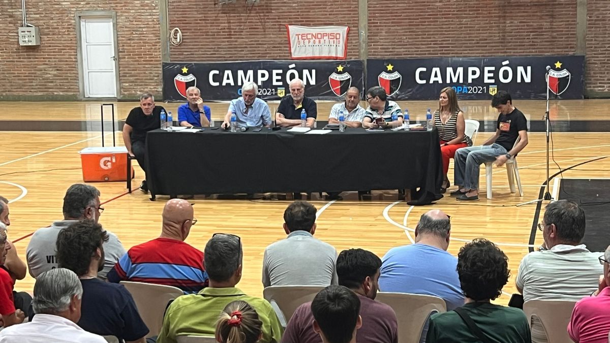 El presidente del club, Jos&eacute; N&eacute;stor Vignatti, encabez&oacute; la Asamblea Ordinaria.