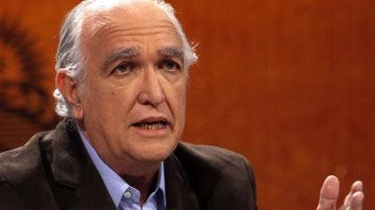 Gil Lavedra recordó que “todos los representantes de los candidatos que superaron el piso, firmaron el reglamento del debate y comprometieron su asistencia”. Gil Lavedra recordó que “todos los representantes de los candidatos que superaron el piso, firmaron el reglamento del debate y comprometieron su asistencia”.