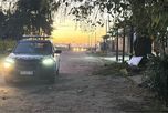 La tranquilidad de la tarde en el barrio Villa del Parque de la ciudad de Santa Fe se alteró este lunes por la tarde, cuando la Policía fue agredida a piedrazos en circunstancias que se tratan de establecer. La tranquilidad de la tarde en el barrio Villa del Parque de la ciudad de Santa Fe se alteró este lunes por la tarde, cuando la Policía fue agredida a piedrazos en circunstancias que se tratan de establecer.