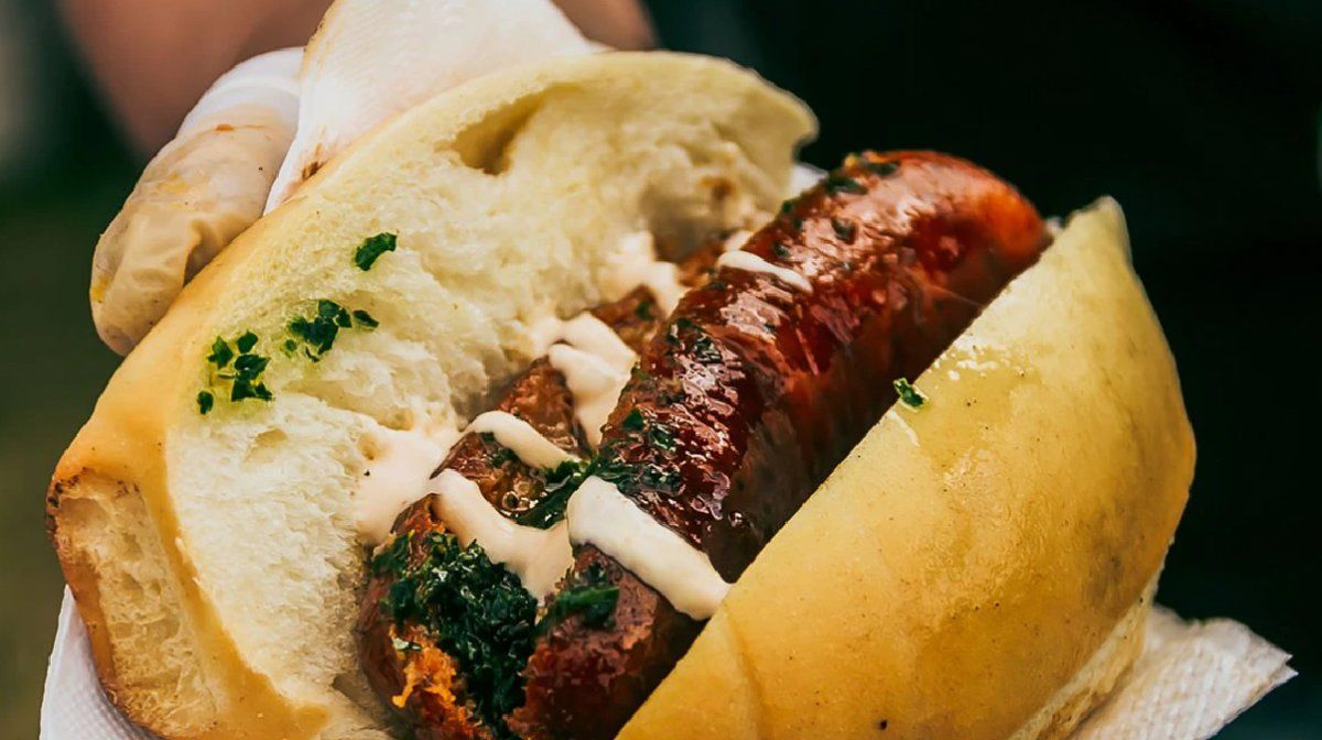 Se comió un choripán y sin darse cuenta terminó protagonizando un verdadero blooper