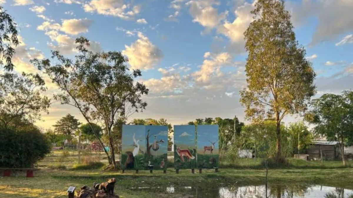 Los murales populares de Casup&aacute; forman parte de un proyecto de identidad visual que busca integrar el arte callejero con las leyendas y oficios tradicionales del campo uruguayo.