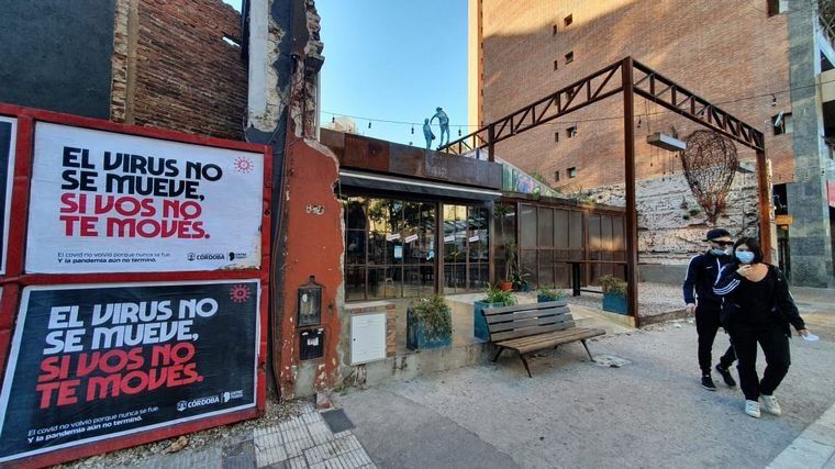 Pese a las restricciones, Visionaire Ruin estaba lleno de personas.