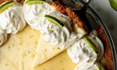 Con esta receta, vas a tener un Key Lime Pie casero, cremoso y lleno de sabor cítrico, ideal para cualquier ocasión. Con esta receta, vas a tener un Key Lime Pie casero, cremoso y lleno de sabor cítrico, ideal para cualquier ocasión.