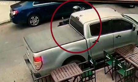 Reventaron una camioneta delante de tres policías que iban papando moscas Reventaron una camioneta delante de tres policías que iban papando moscas