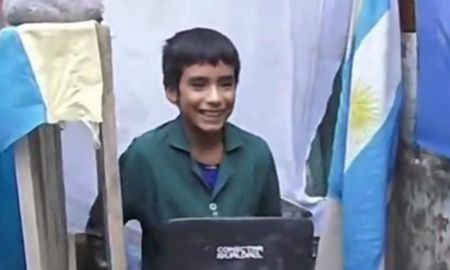 La historia más inspiradora: un niño de 12 años fundó una escuela en el fondo de su casa