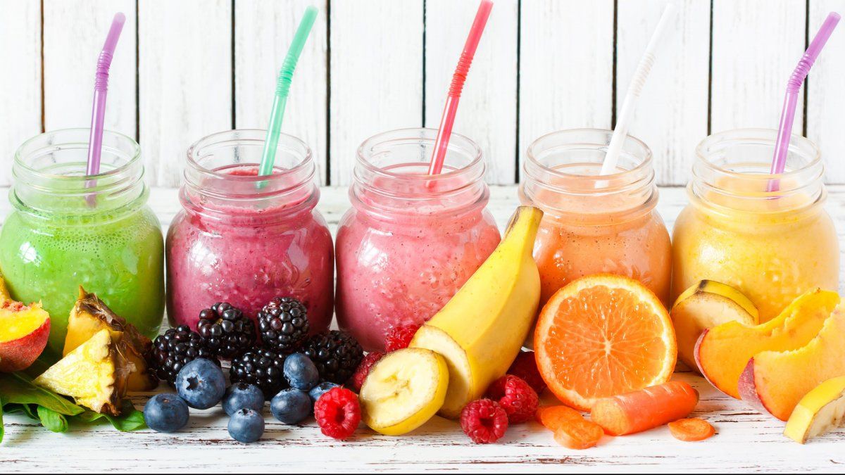 En esta época del año, podemos prepararlos con mandarina, naranja, limón, pomelo, frutilla, manzana, kiwi y banana