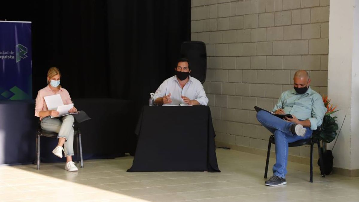 El intendente Enrique Vallejos anunció las nuevas medidas sanitarias en Reconquista.&nbsp;