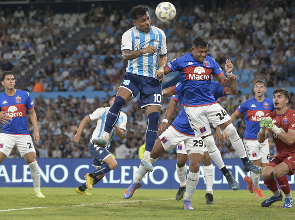 Racing derrotó 3-0 a Tigre en el Cilindro de Avellaneda, por la fecha 2 de la Copa de la Liga. Racing derrotó 3-0 a Tigre en el Cilindro de Avellaneda, por la fecha 2 de la Copa de la Liga.