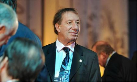 De acuerdo a lo publicado por su hermano en Twitter, Carlos Salvador Bilardo no tiene coronavirus. De acuerdo a lo publicado por su hermano en Twitter, Carlos Salvador Bilardo no tiene coronavirus.