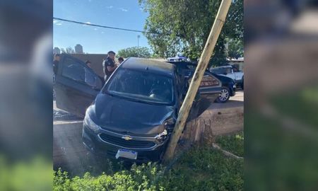 Un adolescentes de 15 años robó un auto, chocó y fue detenido en Mendoza Un adolescentes de 15 años robó un auto, chocó y fue detenido en Mendoza