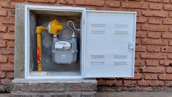 Los vecinos de barrio Sur afectados por los robos optaron por poner caños antirrobo.